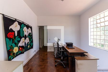 Casa à venda com 400m², 3 quartos e 10 vagas Casa à venda com 400m², 3 quartos e 10 vagasEscritório