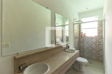 Casa à venda com 400m², 3 quartos e 10 vagas Casa à venda com 400m², 3 quartos e 10 vagasBanheiro da Suíte 1