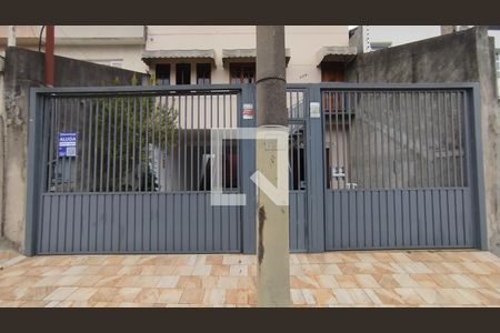 Casa para alugar com 380m², 6 quartos e 2 vagas Casa para alugar com 380m², 6 quartos e 2 vagasFachada + Placa