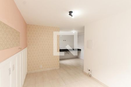 Sala   de casa de condomínio à venda com 2 quartos, 100m² em Vila Gustavo, São Paulo