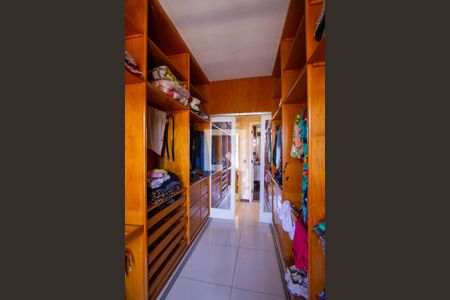 Casa para alugar com 511m², 4 quartos e 5 vagas Casa para alugar com 511m², 4 quartos e 5 vagasCloset da Suíte 4