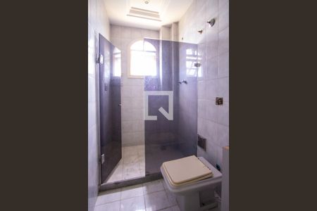 Casa para alugar com 511m², 4 quartos e 5 vagas Casa para alugar com 511m², 4 quartos e 5 vagasBanheiro da Suíte 3