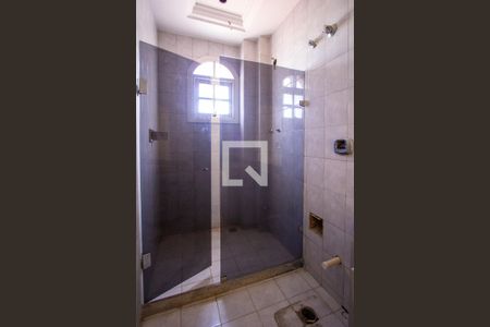 Casa para alugar com 511m², 4 quartos e 5 vagas Casa para alugar com 511m², 4 quartos e 5 vagasBanheiro da Suíte 2