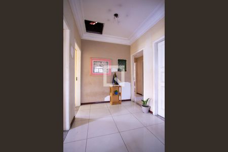 Casa para alugar com 511m², 4 quartos e 5 vagas Casa para alugar com 511m², 4 quartos e 5 vagasCorredor