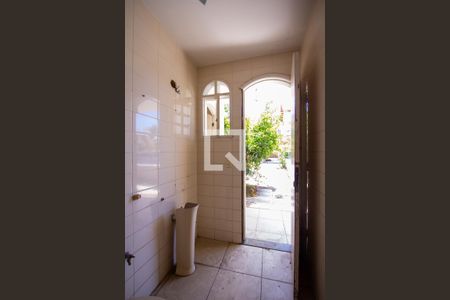 Casa para alugar com 511m², 4 quartos e 5 vagas Casa para alugar com 511m², 4 quartos e 5 vagasBanheiro externo