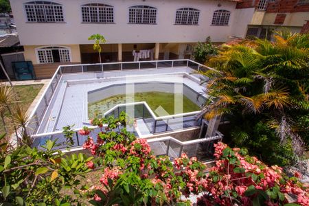 Casa para alugar com 511m², 4 quartos e 5 vagas Casa para alugar com 511m², 4 quartos e 5 vagasÁrea comum - Piscina