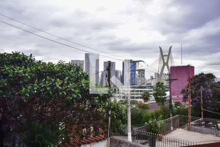 Vista de casa à venda com 3 quartos, 176m² em Real Parque, São Paulo