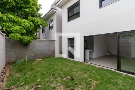 Casa de condomínio à venda com 138m², 3 quartos e 2 vagas Casa de condomínio à venda com 138m², 3 quartos e 2 vagasQuintal