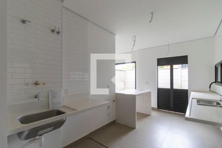 Casa de condomínio à venda com 138m², 3 quartos e 2 vagas Casa de condomínio à venda com 138m², 3 quartos e 2 vagasCozinha e área de serviço