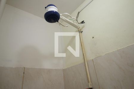 Banheiro de kitnet/studio para alugar com 1 quarto, 16m² em Brás de Pina, Rio de Janeiro