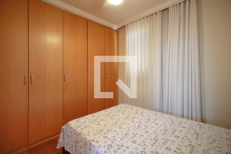 Quarto de apartamento à venda com 3 quartos, 90m² em Santo Antônio, Belo Horizonte