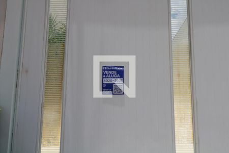 Casa à venda com 330m², 5 quartos e 3 vagas Casa à venda com 330m², 5 quartos e 3 vagasPlaquinha