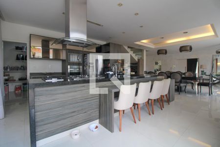 Casa à venda com 330m², 5 quartos e 3 vagas Casa à venda com 330m², 5 quartos e 3 vagasCozinha