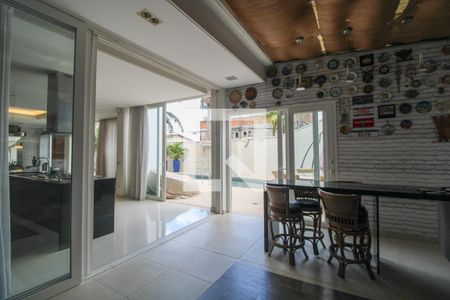 Casa à venda com 330m², 5 quartos e 3 vagas Casa à venda com 330m², 5 quartos e 3 vagasÁrea da Churrasqueira