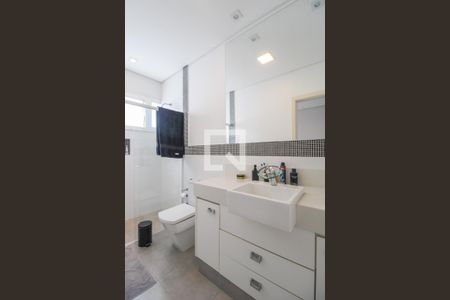 Casa à venda com 330m², 5 quartos e 3 vagas Casa à venda com 330m², 5 quartos e 3 vagasBanheiro do Quarto 3 (suíte)