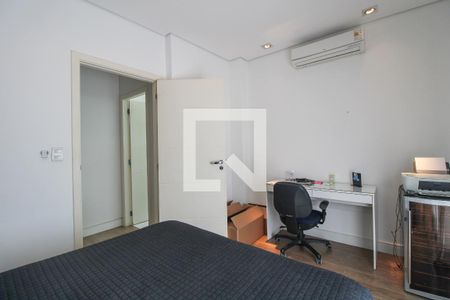 Casa à venda com 330m², 5 quartos e 3 vagas Casa à venda com 330m², 5 quartos e 3 vagasQuarto 2