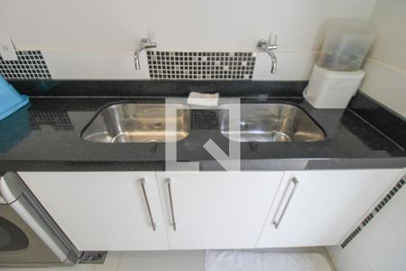 Casa à venda com 330m², 5 quartos e 3 vagas Casa à venda com 330m², 5 quartos e 3 vagasÁrea de Serviço