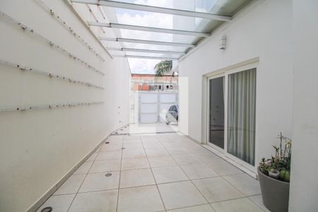 Casa à venda com 330m², 5 quartos e 3 vagas Casa à venda com 330m², 5 quartos e 3 vagasPiscina e Garagem