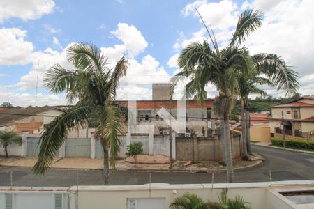 Casa à venda com 330m², 5 quartos e 3 vagas Casa à venda com 330m², 5 quartos e 3 vagasVista da Sacada do Quarto 4 (suíte)