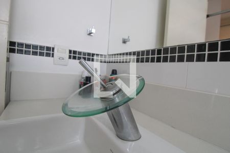 Casa à venda com 330m², 5 quartos e 3 vagas Casa à venda com 330m², 5 quartos e 3 vagasBanheiro do Quarto 4 (suíte)