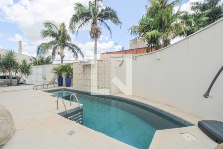 Casa à venda com 330m², 5 quartos e 3 vagas Casa à venda com 330m², 5 quartos e 3 vagasPiscina e Garagem