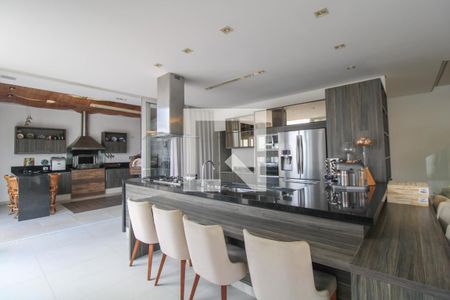 Casa à venda com 330m², 5 quartos e 3 vagas Casa à venda com 330m², 5 quartos e 3 vagasCozinha