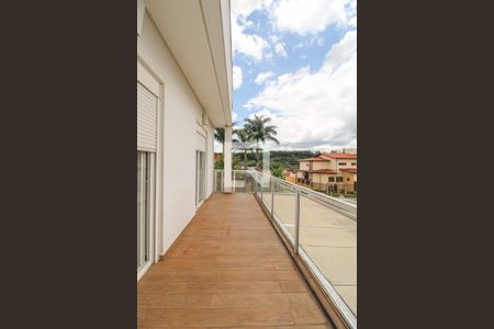 Casa à venda com 330m², 5 quartos e 3 vagas Casa à venda com 330m², 5 quartos e 3 vagasVaranda do Quarto 1 e do Quarto 2