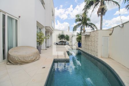 Casa à venda com 330m², 5 quartos e 3 vagas Casa à venda com 330m², 5 quartos e 3 vagasPiscina e Garagem
