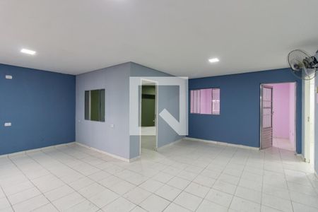 Sala de casa para alugar com 2 quartos, 70m² em Jardim Robru, São Paulo