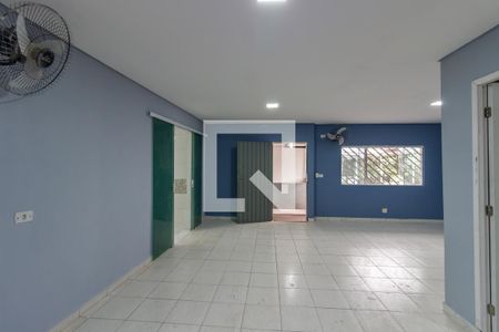 Sala de casa para alugar com 2 quartos, 70m² em Jardim Robru, São Paulo