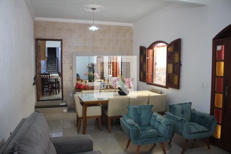 Sala de casa à venda com 3 quartos, 180m² em Bairro da Glória, Contagem