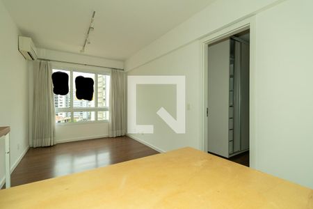 Sala de apartamento para alugar com 1 quarto, 47m² em Santa Cecília, Porto Alegre