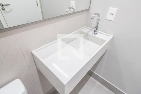 Apartamento à venda com 68m², 3 quartos e 2 vagas Apartamento à venda com 68m², 3 quartos e 2 vagasDetalhe do banheiro
