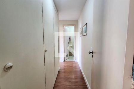 Corredor de apartamento à venda com 2 quartos, 90m² em Laranjeiras, Rio de Janeiro