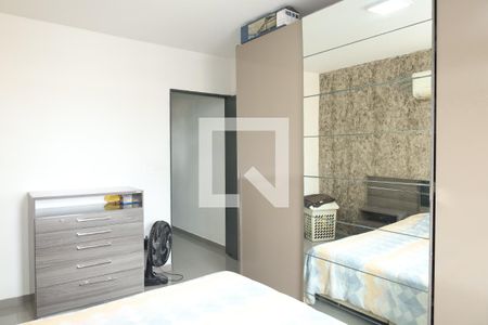 Quarto 2 de casa à venda com 2 quartos, 100m² em Parque Guarani, São Paulo