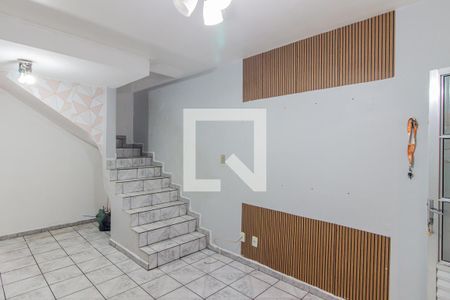 Sala de casa para alugar com 2 quartos, 150m² em Vila Carmosina, São Paulo