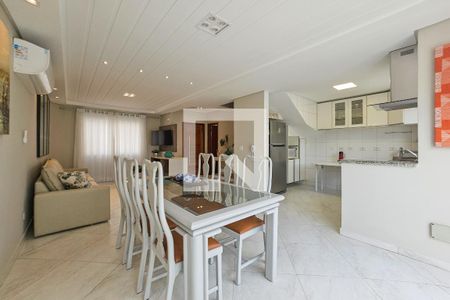 Sala de casa de condomínio para alugar com 4 quartos, 245m² em Vila Júlia, Guarujá