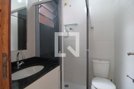 Banheiro de casa para alugar com 2 quartos, 90m² em Vila Romano, São Paulo