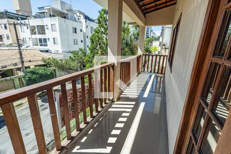 Varanda de casa para alugar com 4 quartos, 300m² em Castelo, Belo Horizonte