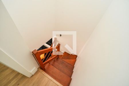 Casa de condomínio à venda com 78m², 2 quartos e 1 vaga Casa de condomínio à venda com 78m², 2 quartos e 1 vagaEscada