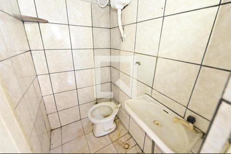 Banheiro 2 de casa para alugar com 1 quarto, 30m² em Rodoviário, Goiânia