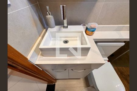 Apartamento à venda com 110m², 2 quartos e 1 vaga Apartamento à venda com 110m², 2 quartos e 1 vagaBanheiro