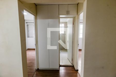 Armários do corredor de apartamento para alugar com 2 quartos, 47m² em Jardim Sao Roque, São Paulo