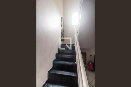 Escada de casa para alugar com 4 quartos, 330m² em Vila Boa Vista, Barueri