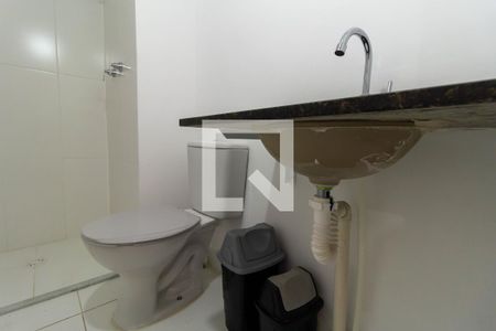 Banheiro de kitnet/studio para alugar com 1 quarto, 23m² em Perdizes, São Paulo