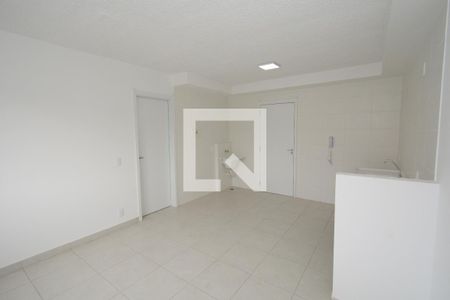 Sala/Cozinha de apartamento para alugar com 1 quarto, 32m² em Jardim Itacolomi, São Paulo