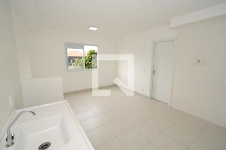 Sala/Cozinha de apartamento para alugar com 1 quarto, 32m² em Jardim Itacolomi, São Paulo