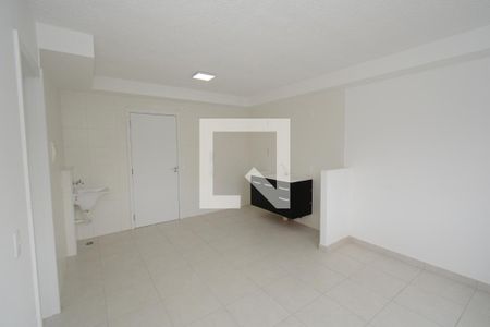 Sala/Cozinha de apartamento para alugar com 1 quarto, 32m² em Jardim Itacolomi, São Paulo