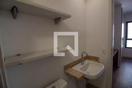 Banheiro de kitnet/studio para alugar com 1 quarto, 28m² em Campo Belo, São Paulo