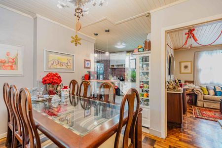 Casa à venda com 1028m², 4 quartos e 4 vagas Casa à venda com 1028m², 4 quartos e 4 vagasCozinha